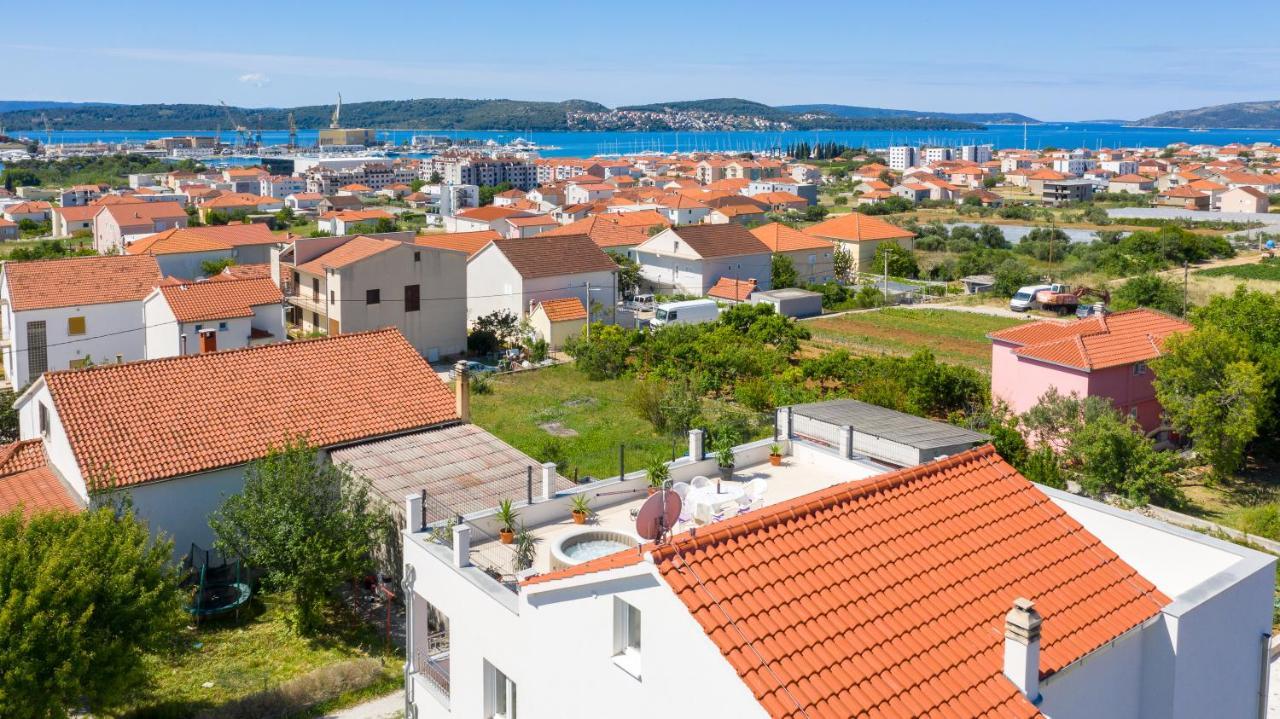 Luxury Apartment With Garden Jacuzzi And Wellness Trogir Exterior photo