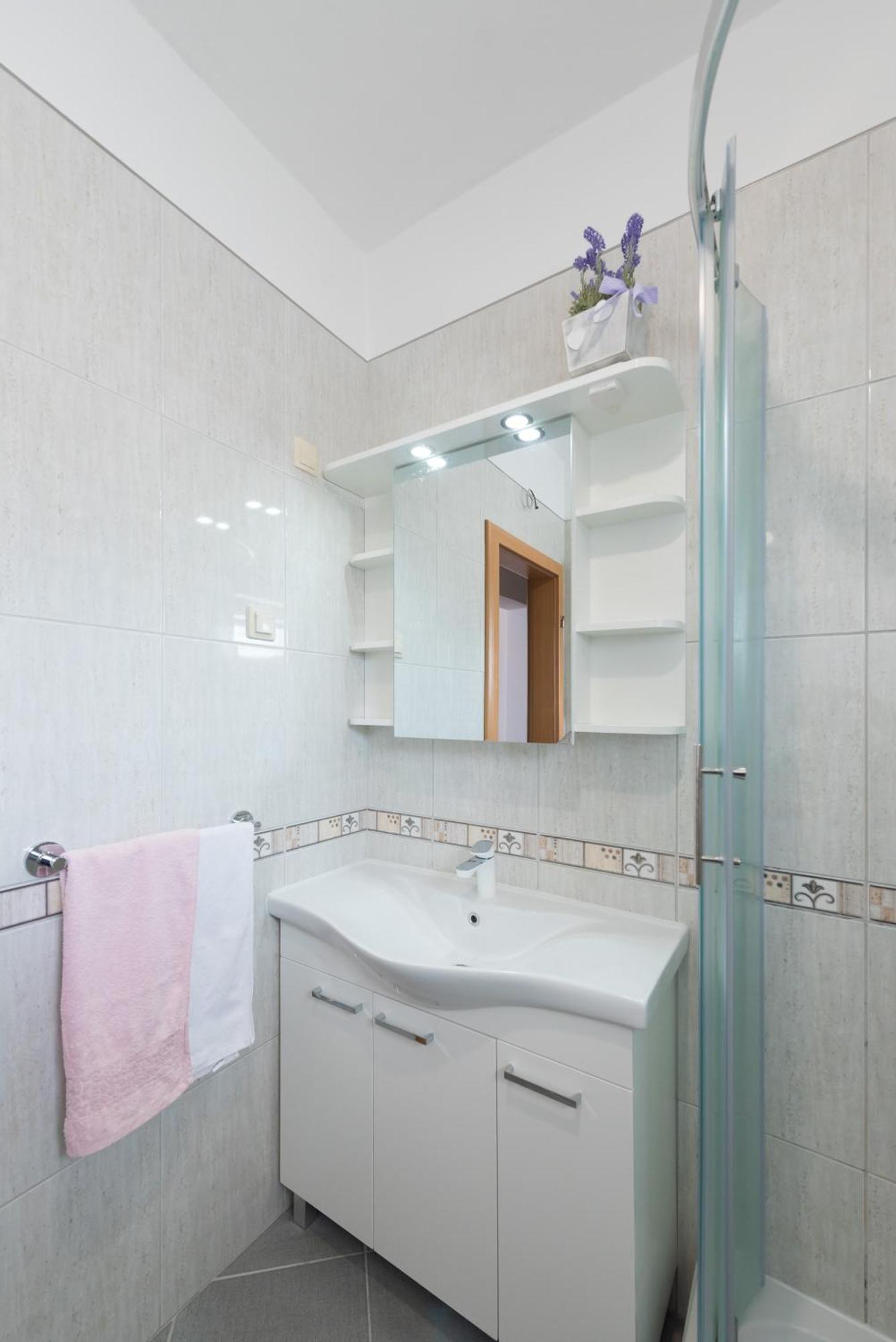 Luxury Apartment With Garden Jacuzzi And Wellness Trogir Exterior photo