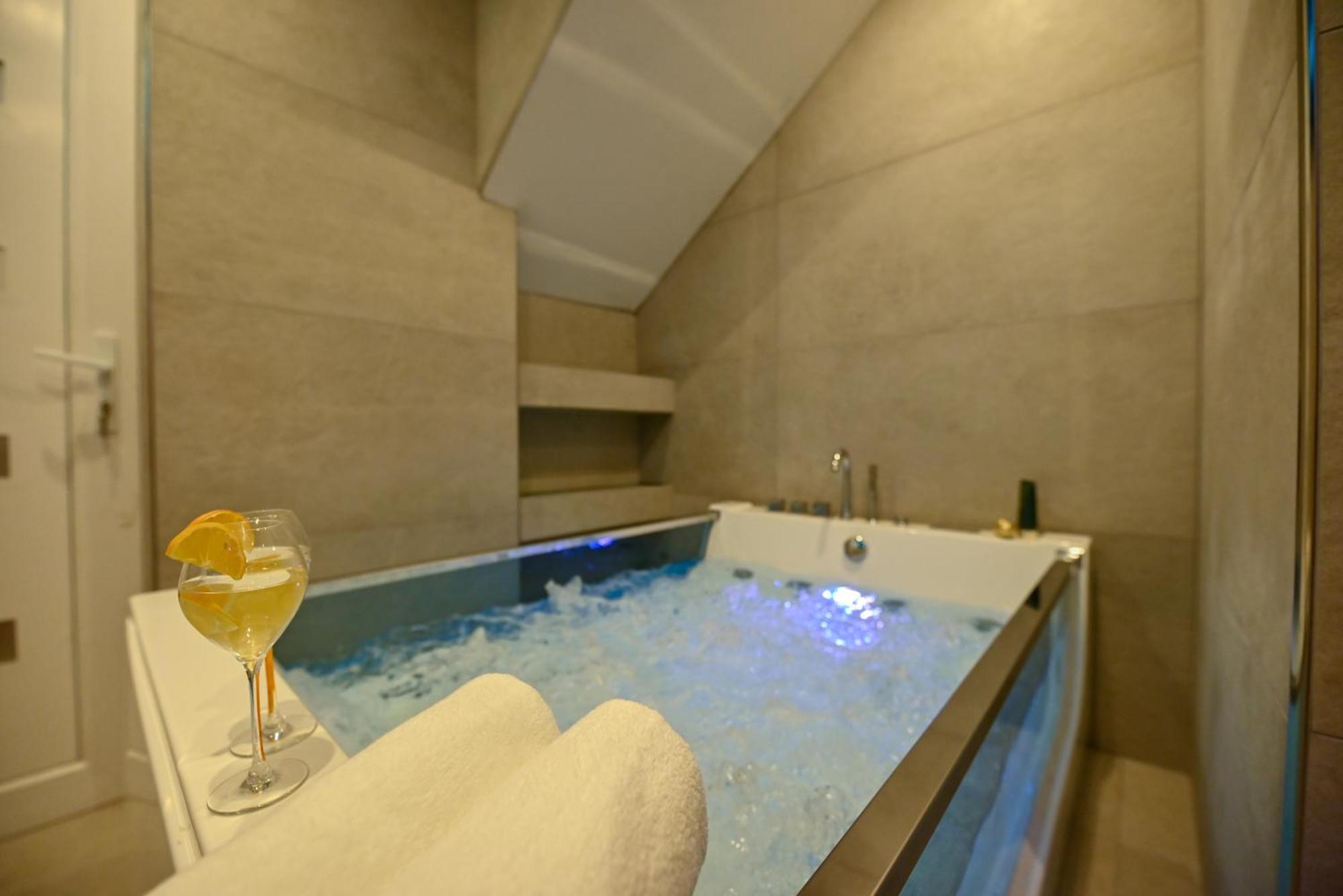 Luxury Apartment With Garden Jacuzzi And Wellness Trogir Exterior photo