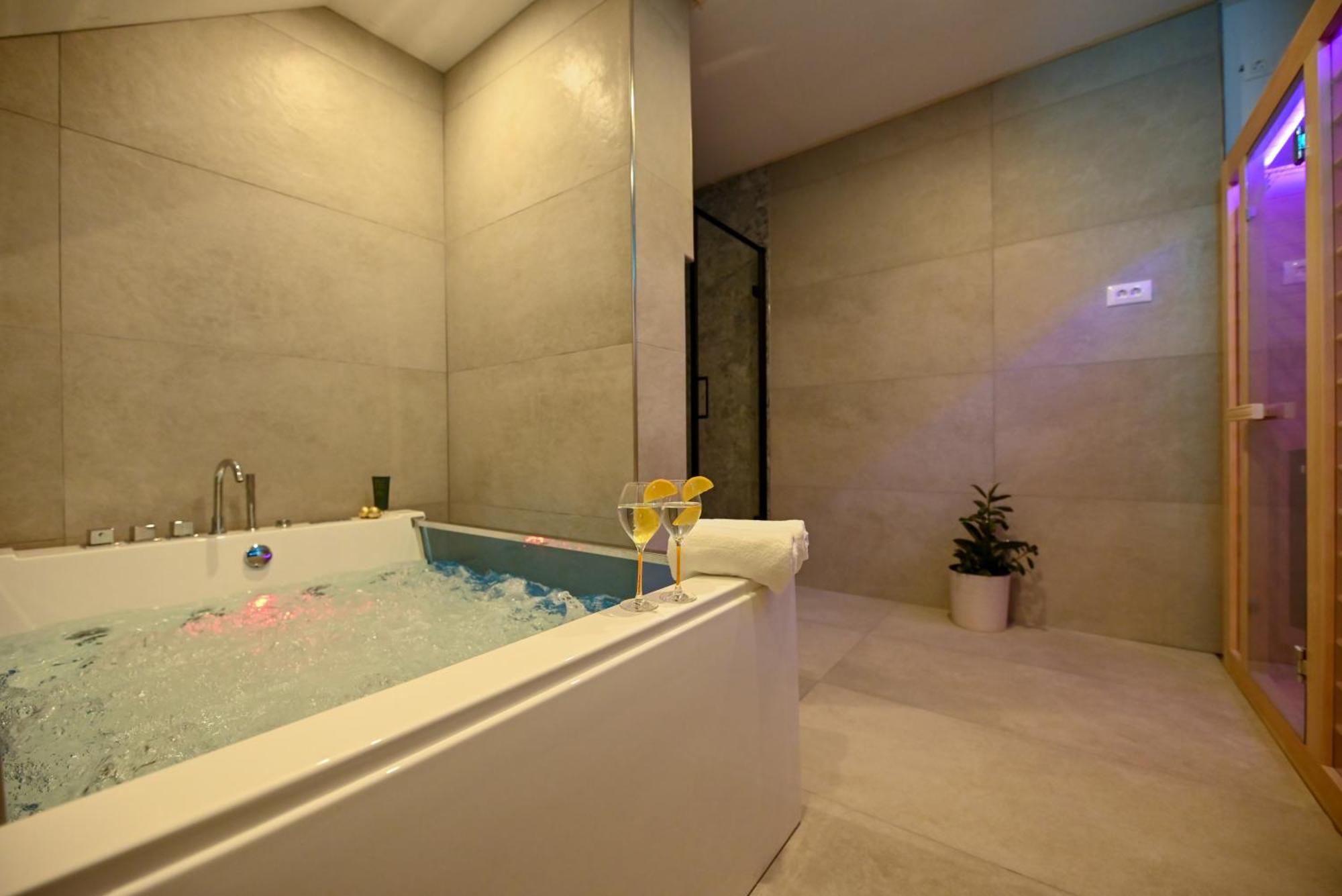 Luxury Apartment With Garden Jacuzzi And Wellness Trogir Exterior photo