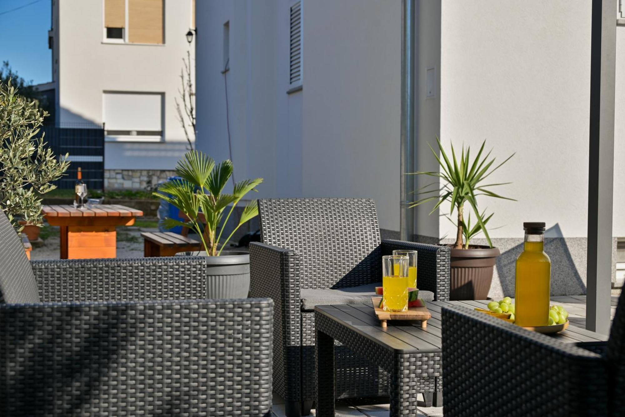Luxury Apartment With Garden Jacuzzi And Wellness Trogir Exterior photo