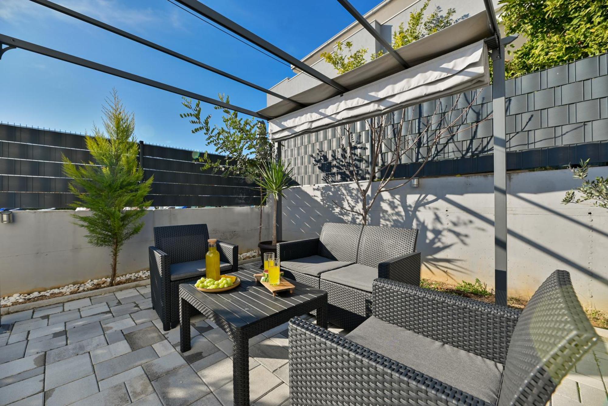 Luxury Apartment With Garden Jacuzzi And Wellness Trogir Exterior photo