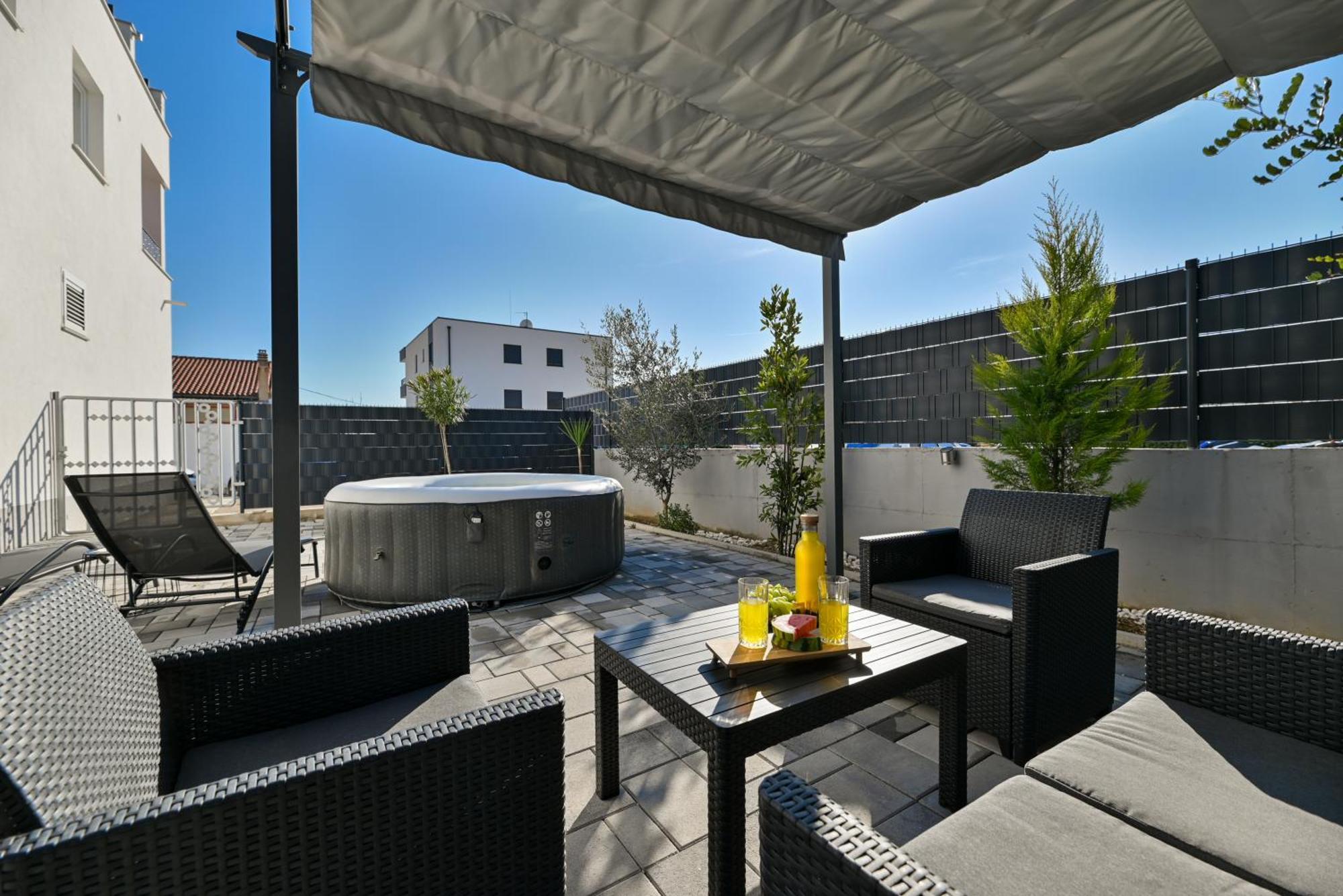 Luxury Apartment With Garden Jacuzzi And Wellness Trogir Exterior photo