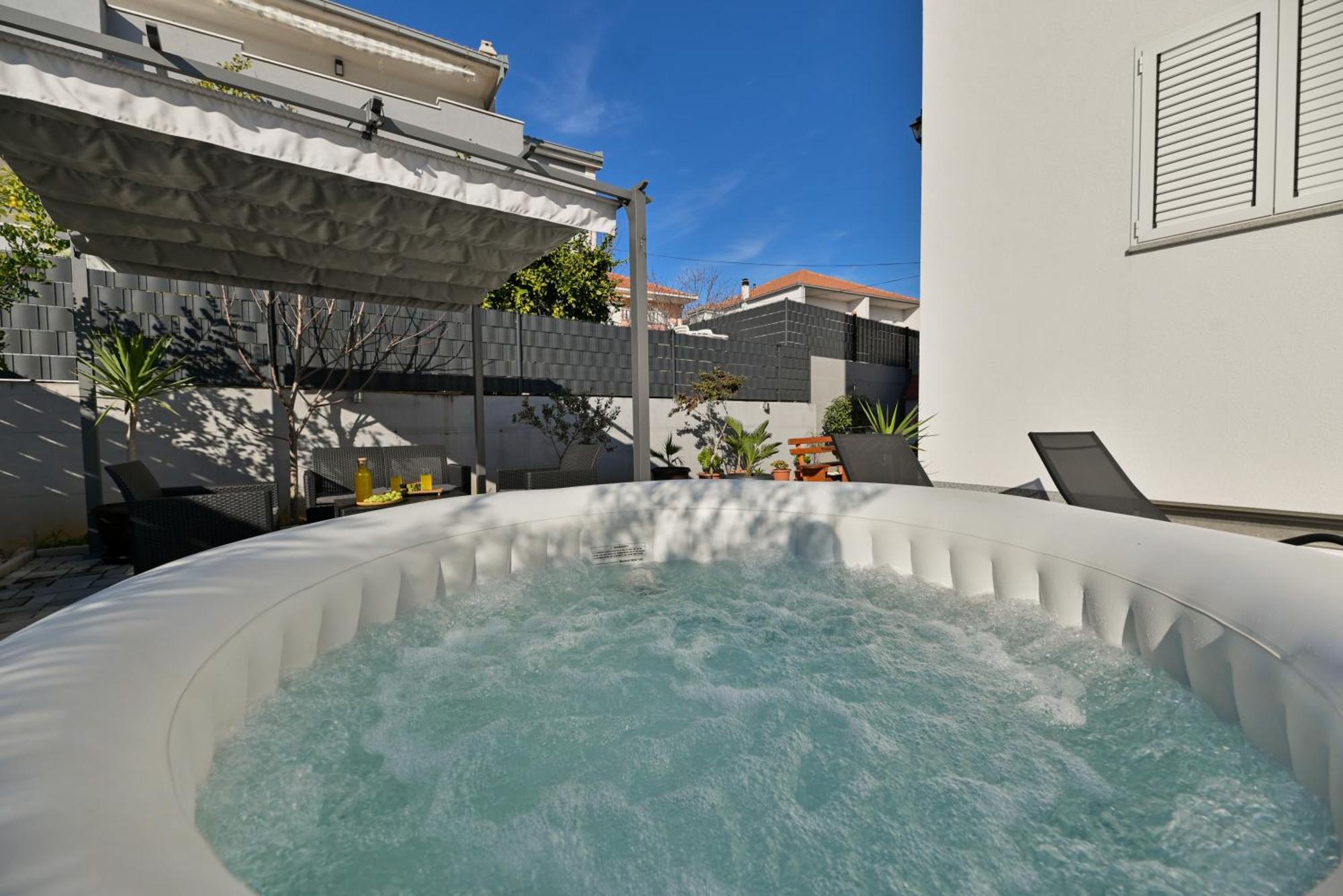 Luxury Apartment With Garden Jacuzzi And Wellness Trogir Exterior photo