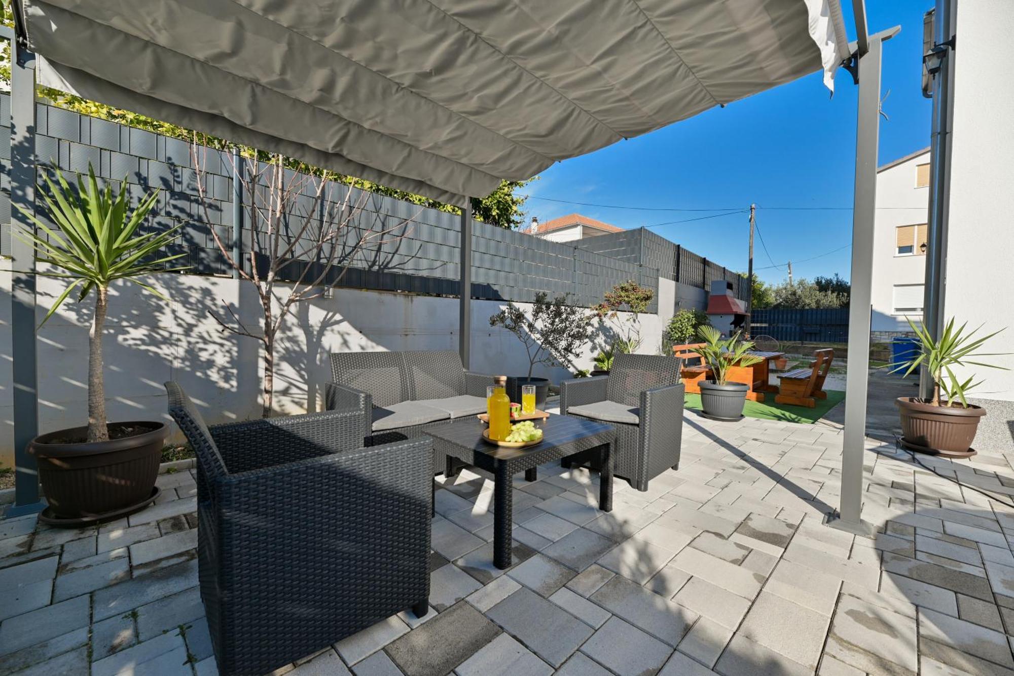 Luxury Apartment With Garden Jacuzzi And Wellness Trogir Exterior photo