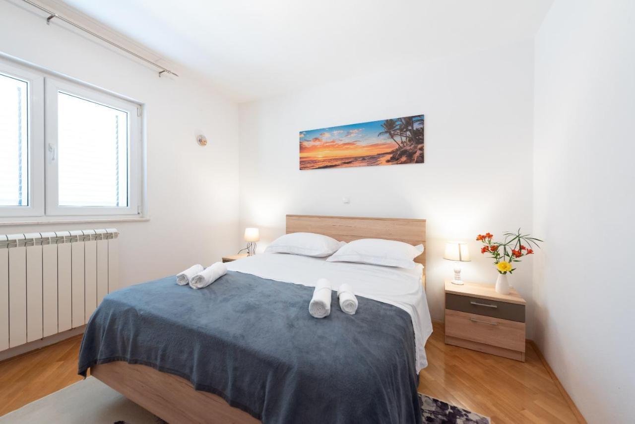 Luxury Apartment With Garden Jacuzzi And Wellness Trogir Exterior photo